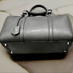 BURBERRY
Medium Leather Bowling Bag Black Color Almost New